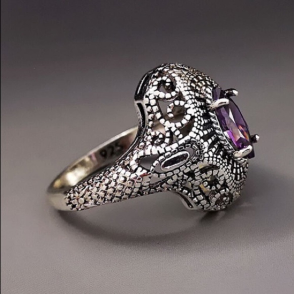 Vintage Antique Silver Amethyst Ring - Picture 4 of 9